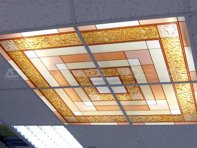 Подвесной стеклянный потолок с покраской и фьюзинговыми элементами