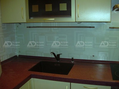 Кухонный фартук с покраской и пескоструйной обработкой стекла